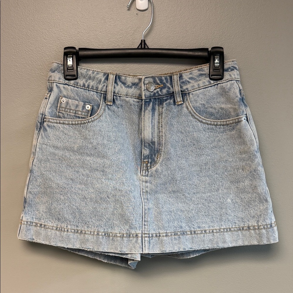 Princess Polly Light Wash Denim Shorts Size US 4 High Rise Cotton